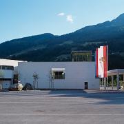 ArchitektInnen / KünstlerInnen: Martin Kohlbauer<br>Projekt: Alpen Therme Gastein<br>Aufnahmedatum: 06/04<br>Format: 6x9cm C-Dia<br>Lieferformat: Dia-Duplikat, Scan 300 dpi<br>Bestell-Nummer: 040608-12<br>