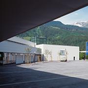 ArchitektInnen / KünstlerInnen: Martin Kohlbauer<br>Projekt: Alpen Therme Gastein<br>Aufnahmedatum: 06/04<br>Format: 6x9cm C-Dia<br>Lieferformat: Dia-Duplikat, Scan 300 dpi<br>Bestell-Nummer: 040608-14<br>