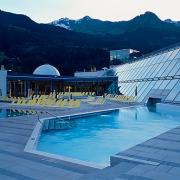 ArchitektInnen / KünstlerInnen: Martin Kohlbauer<br>Projekt: Alpen Therme Gastein<br>Aufnahmedatum: 06/04<br>Format: 6x9cm C-Dia<br>Lieferformat: Dia-Duplikat, Scan 300 dpi<br>Bestell-Nummer: 040608-16<br>