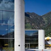 ArchitektInnen / KünstlerInnen: Martin Kohlbauer<br>Projekt: Alpen Therme Gastein<br>Aufnahmedatum: 06/04<br>Format: 6x9cm C-Dia<br>Lieferformat: Dia-Duplikat, Scan 300 dpi<br>Bestell-Nummer: 040608-24<br>