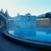 ArchitektInnen / KünstlerInnen: Martin Kohlbauer<br>Projekt: Alpen Therme Gastein<br>Aufnahmedatum: 06/04<br>Format: 6x9cm C-Dia<br>Lieferformat: Dia-Duplikat, Scan 300 dpi<br>Bestell-Nummer: 040608-29<br>