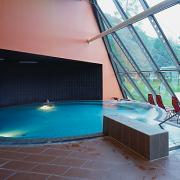 ArchitektInnen / KünstlerInnen: Martin Kohlbauer<br>Projekt: Alpen Therme Gastein<br>Aufnahmedatum: 06/04<br>Format: 6x9cm C-Dia<br>Lieferformat: Dia-Duplikat, Scan 300 dpi<br>Bestell-Nummer: 040608-35<br>
