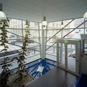 ArchitektInnen / KünstlerInnen: Martin Treberspurg<br>Projekt: Bürohaus Wienstrom<br>Aufnahmedatum: 06/04<br>Format: 6x9cm C-Dia<br>Lieferformat: Scan 300 dpi<br>Bestell-Nummer: 040622-10<br>