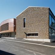 ArchitektInnen / KünstlerInnen: Johannes Zieser<br>Projekt: Gemeindezentrum Stephanshart<br>Aufnahmedatum: 09/04<br>Format: 6x9cm C-Dia<br>Lieferformat: Dia-Duplikat, Scan 300 dpi<br>Bestell-Nummer: 040907-06<br>