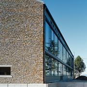 ArchitektInnen / KünstlerInnen: Johannes Zieser<br>Projekt: Gemeindezentrum Stephanshart<br>Aufnahmedatum: 09/04<br>Format: 6x9cm C-Dia<br>Lieferformat: Dia-Duplikat, Scan 300 dpi<br>Bestell-Nummer: 040907-10<br>