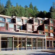 ArchitektInnen / KünstlerInnen: gharakhanzadeh sandbichler architekten zt gmbh<br>Projekt: Seniorenheim<br>Aufnahmedatum: 09/04<br>Format: 6x9cm C-Dia<br>Lieferformat: Dia-Duplikat, Scan 300 dpi<br>Bestell-Nummer: 040917-12<br>
