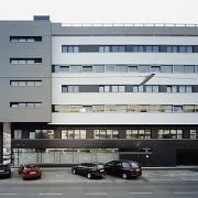 ArchitektInnen / KünstlerInnen: Ganahl Ifsits Architekten<br>Projekt: WHA Troststrasse<br>Aufnahmedatum: 10/04<br>Format: 6x9cm C-Dia<br>Lieferformat: Dia-Duplikat, Scan 300 dpi<br>Bestell-Nummer: 041007-01<br>