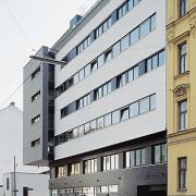 ArchitektInnen / KünstlerInnen: Ganahl Ifsits Architekten<br>Projekt: WHA Troststrasse<br>Aufnahmedatum: 10/04<br>Format: 6x9cm C-Dia<br>Lieferformat: Dia-Duplikat, Scan 300 dpi<br>Bestell-Nummer: 041007-02<br>