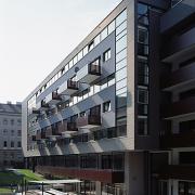 ArchitektInnen / KünstlerInnen: Ganahl Ifsits Architekten<br>Projekt: WHA Troststrasse<br>Aufnahmedatum: 10/04<br>Format: 6x9cm C-Dia<br>Lieferformat: Dia-Duplikat, Scan 300 dpi<br>Bestell-Nummer: 041007-07<br>