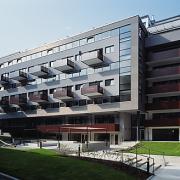 ArchitektInnen / KünstlerInnen: Ganahl Ifsits Architekten<br>Projekt: WHA Troststrasse<br>Aufnahmedatum: 10/04<br>Format: 6x9cm C-Dia<br>Lieferformat: Dia-Duplikat, Scan 300 dpi<br>Bestell-Nummer: 041007-08<br>