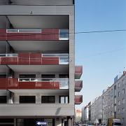 ArchitektInnen / KünstlerInnen: Ganahl Ifsits Architekten<br>Projekt: WHA Troststrasse<br>Aufnahmedatum: 10/04<br>Format: 6x9cm C-Dia<br>Lieferformat: Dia-Duplikat, Scan 300 dpi<br>Bestell-Nummer: 041007-12<br>
