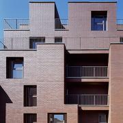 ArchitektInnen / KünstlerInnen: BEHF Architects Ebner Hasenauer Ferenczy ZT GmbH, Elisabeth Zimmermann<br>Projekt: Wohnbau Kollmayergasse<br>Aufnahmedatum: 09/04<br>Format: 6x9cm C-Dia<br>Lieferformat: Scan 300 dpi<br>Bestell-Nummer: 040912-01<br>