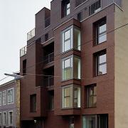 ArchitektInnen / KünstlerInnen: BEHF Architects Ebner Hasenauer Ferenczy ZT GmbH, Elisabeth Zimmermann<br>Projekt: Wohnbau Kollmayergasse<br>Aufnahmedatum: 09/04<br>Format: 6x9cm C-Dia<br>Lieferformat: Scan 300 dpi<br>Bestell-Nummer: 040912-02<br>