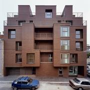 ArchitektInnen / KünstlerInnen: BEHF Architects Ebner Hasenauer Ferenczy ZT GmbH, Elisabeth Zimmermann<br>Projekt: Wohnbau Kollmayergasse<br>Aufnahmedatum: 09/04<br>Format: 6x9cm C-Dia<br>Lieferformat: Scan 300 dpi<br>Bestell-Nummer: 040912-03<br>