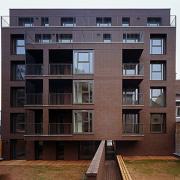 ArchitektInnen / KünstlerInnen: BEHF Architects Ebner Hasenauer Ferenczy ZT GmbH, Elisabeth Zimmermann<br>Projekt: Wohnbau Kollmayergasse<br>Aufnahmedatum: 09/04<br>Format: 6x9cm C-Dia<br>Lieferformat: Scan 300 dpi<br>Bestell-Nummer: 040912-04<br>