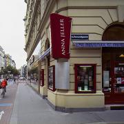 ArchitektInnen / KünstlerInnen: Eichinger oder Knechtl<br>Projekt: Buchhandlung Jeller<br>Aufnahmedatum: 10/04<br>Format: 6x9cm C-Dia<br>Lieferformat: Dia-Duplikat, Scan 300 dpi<br>Bestell-Nummer: 041013-03<br>