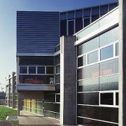 ArchitektInnen / KünstlerInnen: ARTEC Architekten<br>Projekt: Volksschule Zehdengasse<br>Aufnahmedatum: 10/96<br>Format: 6x7cm C-Dia<br>Lieferformat: C-Print, Scan 300 dpi<br>Bestell-Nummer: 961024-10<br>