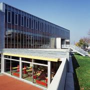 ArchitektInnen / KünstlerInnen: ARTEC Architekten<br>Projekt: Volksschule Zehdengasse<br>Aufnahmedatum: 10/96<br>Format: 6x7cm C-Dia<br>Lieferformat: C-Print, Scan 300 dpi<br>Bestell-Nummer: 961024-11<br>