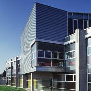 ArchitektInnen / KünstlerInnen: ARTEC Architekten<br>Projekt: Volksschule Zehdengasse<br>Aufnahmedatum: 10/96<br>Format: 6x7cm C-Dia<br>Lieferformat: C-Print, Scan 300 dpi<br>Bestell-Nummer: 961024-17<br>