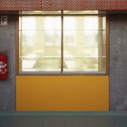 ArchitektInnen / KünstlerInnen: ARTEC Architekten<br>Projekt: Volksschule Zehdengasse<br>Aufnahmedatum: 10/96<br>Format: 6x7cm C-Dia<br>Lieferformat: C-Print, Scan 300 dpi<br>Bestell-Nummer: 961024-22<br>
