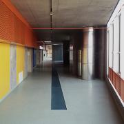 ArchitektInnen / KünstlerInnen: ARTEC Architekten<br>Projekt: Volksschule Zehdengasse<br>Aufnahmedatum: 10/96<br>Format: 6x7cm C-Dia<br>Lieferformat: C-Print, Scan 300 dpi<br>Bestell-Nummer: 961024-23<br>