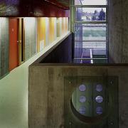 ArchitektInnen / KünstlerInnen: ARTEC Architekten<br>Projekt: Volksschule Zehdengasse<br>Aufnahmedatum: 10/96<br>Format: 6x7cm C-Dia<br>Lieferformat: C-Print, Scan 300 dpi<br>Bestell-Nummer: 961024-38<br>