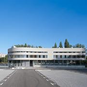 ArchitektInnen / KünstlerInnen: Martin Kohlbauer<br>Projekt: Volksschule Vorgartenstraße<br>Aufnahmedatum: 08/03<br>Format: 6x9cm C-Dia<br>Lieferformat: C-Print, Scan 300 dpi<br>Bestell-Nummer: 030826-01<br>