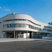 ArchitektInnen / KünstlerInnen: Martin Kohlbauer<br>Projekt: Volksschule Vorgartenstraße<br>Aufnahmedatum: 08/03<br>Format: 6x9cm C-Dia<br>Lieferformat: C-Print, Scan 300 dpi<br>Bestell-Nummer: 030826-03<br>