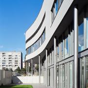 ArchitektInnen / KünstlerInnen: Martin Kohlbauer<br>Projekt: Volksschule Vorgartenstraße<br>Aufnahmedatum: 08/03<br>Format: 6x9cm C-Dia<br>Lieferformat: C-Print, Scan 300 dpi<br>Bestell-Nummer: 030826-09<br>