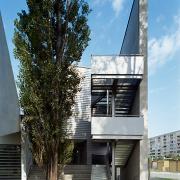 ArchitektInnen / KünstlerInnen: Martin Kohlbauer<br>Projekt: Volksschule Vorgartenstraße<br>Aufnahmedatum: 08/03<br>Format: 6x9cm C-Dia<br>Lieferformat: C-Print, Scan 300 dpi<br>Bestell-Nummer: 030826-31<br>