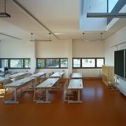 ArchitektInnen / KünstlerInnen: Martin Kohlbauer<br>Projekt: Volksschule Vorgartenstraße<br>Aufnahmedatum: 08/03<br>Format: 6x9cm C-Dia<br>Lieferformat: C-Print, Scan 300 dpi<br>Bestell-Nummer: 030826-41<br>