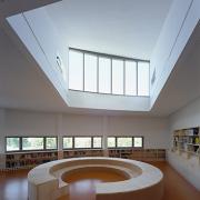 ArchitektInnen / KünstlerInnen: Martin Kohlbauer<br>Projekt: Volksschule Vorgartenstraße<br>Aufnahmedatum: 08/03<br>Format: 6x9cm C-Dia<br>Lieferformat: C-Print, Scan 300 dpi<br>Bestell-Nummer: 030826-42<br>