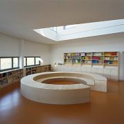 ArchitektInnen / KünstlerInnen: Martin Kohlbauer<br>Projekt: Volksschule Vorgartenstraße<br>Aufnahmedatum: 08/03<br>Format: 6x9cm C-Dia<br>Lieferformat: C-Print, Scan 300 dpi<br>Bestell-Nummer: 030826-43<br>