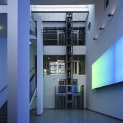 ArchitektInnen / KünstlerInnen: Wilhelm Holzbauer<br>Projekt: Landesnervenklinik Wagner-Jauregg<br>Aufnahmedatum: 07/03<br>Format: 6x9cm C-Dia<br>Lieferformat: Dia-Duplikat, Scan 300 dpi<br>Bestell-Nummer: 030721-33<br>