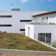 ArchitektInnen / KünstlerInnen: Walter Stelzhammer<br>Projekt: Seniorenwohnheim Pflanzlgründe<br>Aufnahmedatum: 09/04<br>Format: 6x9cm C-Dia<br>Lieferformat: Dia-Duplikat, Scan 300 dpi<br>Bestell-Nummer: 040902-03<br>