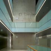 ArchitektInnen / KünstlerInnen: TREUSCH architecture<br>Projekt: Fachhochschule Wels<br>Aufnahmedatum: 03/05<br>Format: 6x9cm C-Dia<br>Lieferformat: Dia-Duplikat, Scan 300 dpi<br>Bestell-Nummer: 050311-13<br>