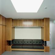 ArchitektInnen / KünstlerInnen: Erwin Steiner<br>Projekt: OeKB AG Informatikfoyer<br>Aufnahmedatum: 04/05<br>Format: 6x9cm C-Neg<br>Lieferformat: C-Print, Scan 300 dpi<br>Bestell-Nummer: 050401-01<br>