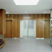ArchitektInnen / KünstlerInnen: Erwin Steiner<br>Projekt: OeKB AG Informatikfoyer<br>Aufnahmedatum: 04/05<br>Format: 6x9cm C-Neg<br>Lieferformat: C-Print, Scan 300 dpi<br>Bestell-Nummer: 050401-02<br>