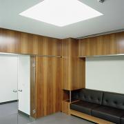 ArchitektInnen / KünstlerInnen: Erwin Steiner<br>Projekt: OeKB AG Informatikfoyer<br>Aufnahmedatum: 04/05<br>Format: 6x9cm C-Neg<br>Lieferformat: C-Print, Scan 300 dpi<br>Bestell-Nummer: 050401-04<br>