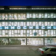 ArchitektInnen / KünstlerInnen: TREUSCH architecture<br>Projekt: Fachhochschule Wels<br>Aufnahmedatum: 03/05<br>Format: 6x9cm C-Neg<br>Lieferformat: Scan 300 dpi, C-Print<br>Bestell-Nummer: 050311-25<br>