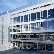 ArchitektInnen / KünstlerInnen: TREUSCH architecture<br>Projekt: Fachhochschule Wels<br>Aufnahmedatum: 03/05<br>Format: 6x9cm C-Dia<br>Lieferformat: Dia-Duplikat, Scan 300 dpi<br>Bestell-Nummer: 050311-35<br>