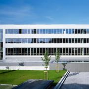 ArchitektInnen / KünstlerInnen: TREUSCH architecture<br>Projekt: Fachhochschule Wels<br>Aufnahmedatum: 03/05<br>Format: 6x9cm C-Dia<br>Lieferformat: Dia-Duplikat, Scan 300 dpi<br>Bestell-Nummer: 050311-37<br>