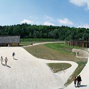ArchitektInnen / KünstlerInnen: Walter Brada, 3:0 Landschaftsarchitektur Gachowetz Luger Zimermann OG<br>Projekt: Heldenberg Landesausstellung<br>Aufnahmedatum: 08/05<br>Format: 6x12cm C-Dia<br>Lieferformat: Dia-Duplikat, Scan 300 dpi<br>Bestell-Nummer: 050810-03<br>