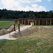 ArchitektInnen / KünstlerInnen: Walter Brada, 3:0 Landschaftsarchitektur Gachowetz Luger Zimermann OG<br>Projekt: Heldenberg Landesausstellung<br>Aufnahmedatum: 08/05<br>Format: 6x9cm C-Dia<br>Lieferformat: Dia-Duplikat, Scan 300 dpi<br>Bestell-Nummer: 050810-06<br>