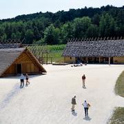 ArchitektInnen / KünstlerInnen: Walter Brada, 3:0 Landschaftsarchitektur Gachowetz Luger Zimermann OG<br>Projekt: Heldenberg Landesausstellung<br>Aufnahmedatum: 08/05<br>Format: 6x9cm C-Dia<br>Lieferformat: Dia-Duplikat, Scan 300 dpi<br>Bestell-Nummer: 050810-11<br>