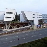 ArchitektInnen / KünstlerInnen: Zaha M. Hadid<br>Projekt: Wohnbau Spittelau<br>Aufnahmedatum: 08/05<br>Format: 6x9cm C-Dia<br>Lieferformat: Dia-Duplikat, Scan 300 dpi<br>Bestell-Nummer: 050802-11<br>