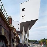 ArchitektInnen / KünstlerInnen: Zaha M. Hadid<br>Projekt: Wohnbau Spittelau<br>Aufnahmedatum: 08/05<br>Format: 6x9cm C-Dia<br>Lieferformat: Dia-Duplikat, Scan 300 dpi<br>Bestell-Nummer: 050802-15<br>