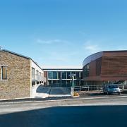ArchitektInnen / KünstlerInnen: Johannes Zieser<br>Projekt: Gemeindezentrum Stephanshart<br>Aufnahmedatum: 10/05<br>Format: 6x9cm C-Dia<br>Lieferformat: Dia-Duplikat, Scan 300 dpi<br>Bestell-Nummer: 051027-05<br>