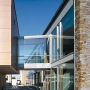ArchitektInnen / KünstlerInnen: Johannes Zieser<br>Projekt: Gemeindezentrum Stephanshart<br>Aufnahmedatum: 10/05<br>Format: 6x9cm C-Dia<br>Lieferformat: Dia-Duplikat, Scan 300 dpi<br>Bestell-Nummer: 051027-09<br>