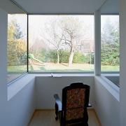 ArchitektInnen / KünstlerInnen: t-hoch-n Ziviltechniker GmbH<br>Projekt: Haus J.<br>Aufnahmedatum: 11/05<br>Format: 6x9cm C-Dia<br>Lieferformat: Dia-Duplikat, Scan 300 dpi<br>Bestell-Nummer: 051109-09<br>